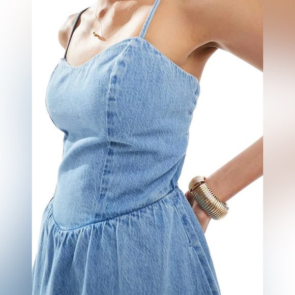 NWT Hollister Women's Strappy Open Back Denim Mini Dress - Picture 2 of 7